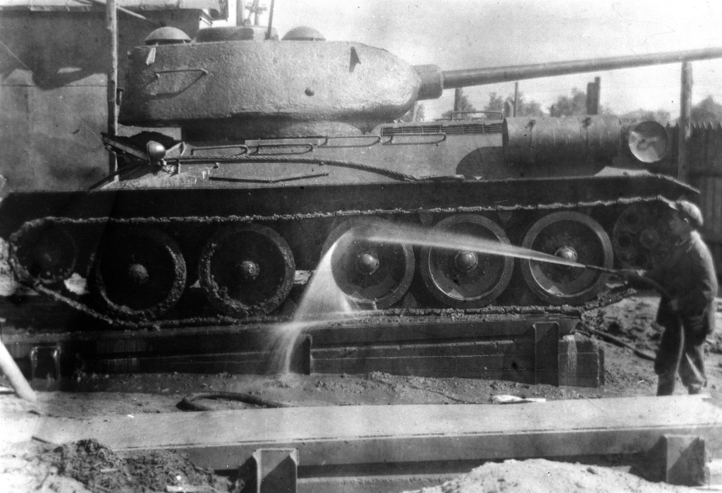 Танк-34-85 после заводских испытаний.jpg Танк-34-85 после заводских испытаний.jpg