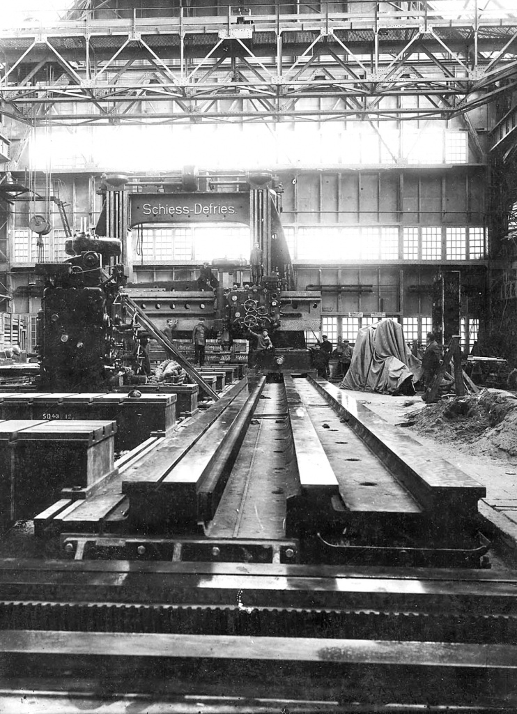 3. Портально-фрезерный станок в Диз цехе 1927.jpg 3. Портально-фрезерный станок в Диз цехе 1927.jpg