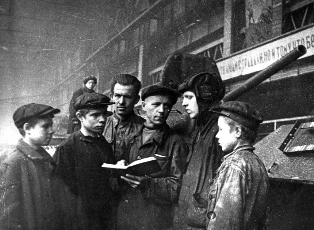 Бригада сборки танков Городецкого.jpg Бригада сборки танков Городецкого.jpg