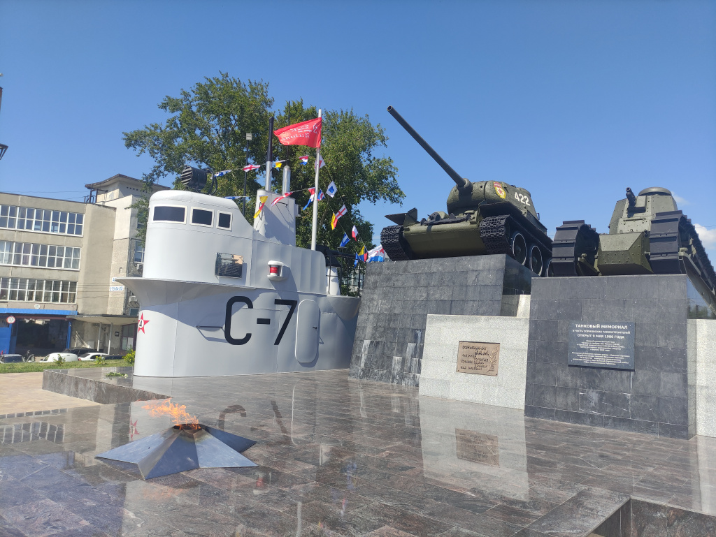Холм Славы у Северной проходной.jpg