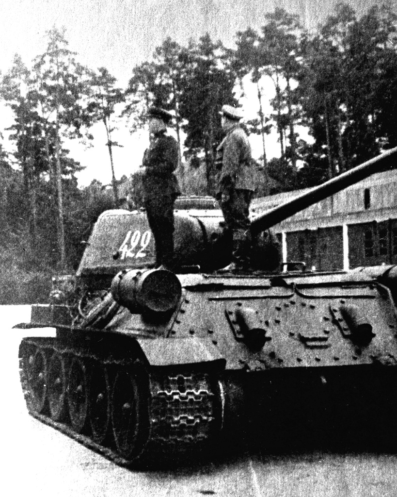 Т-34 на испытании (№422).jpg Т-34 на испытании (№422).jpg