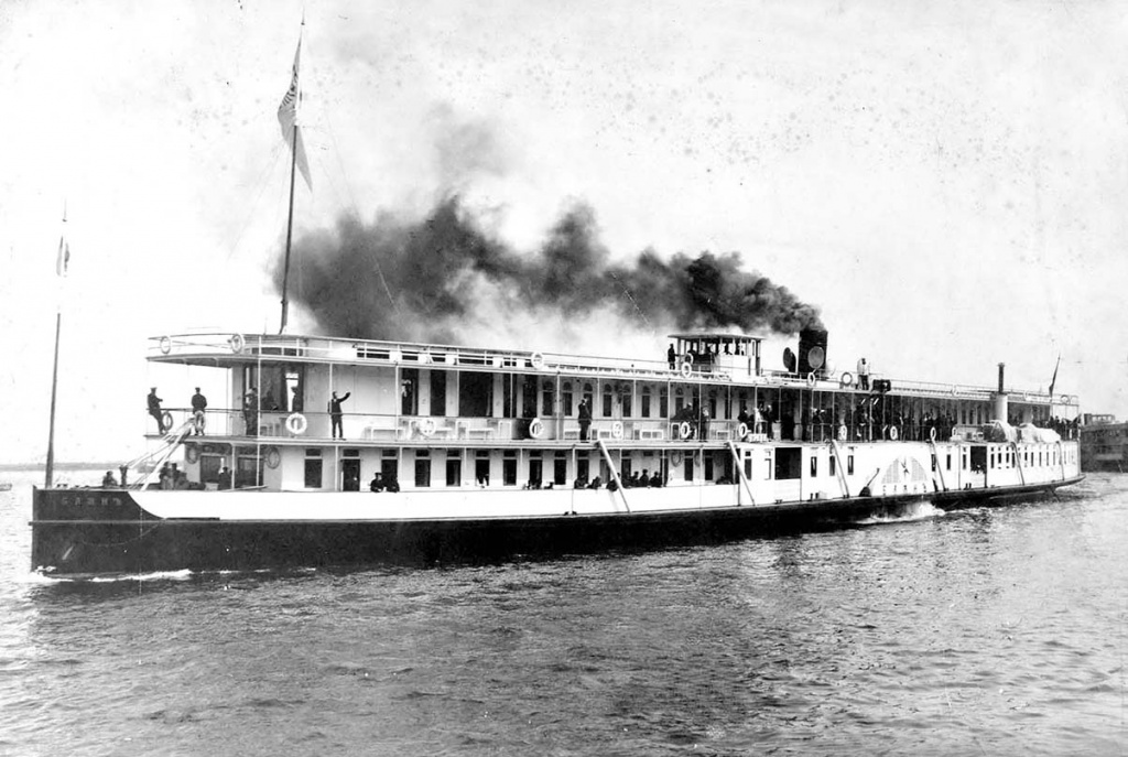 3. Товаропассажирский дворец-пароход Баян, (1912).jpg