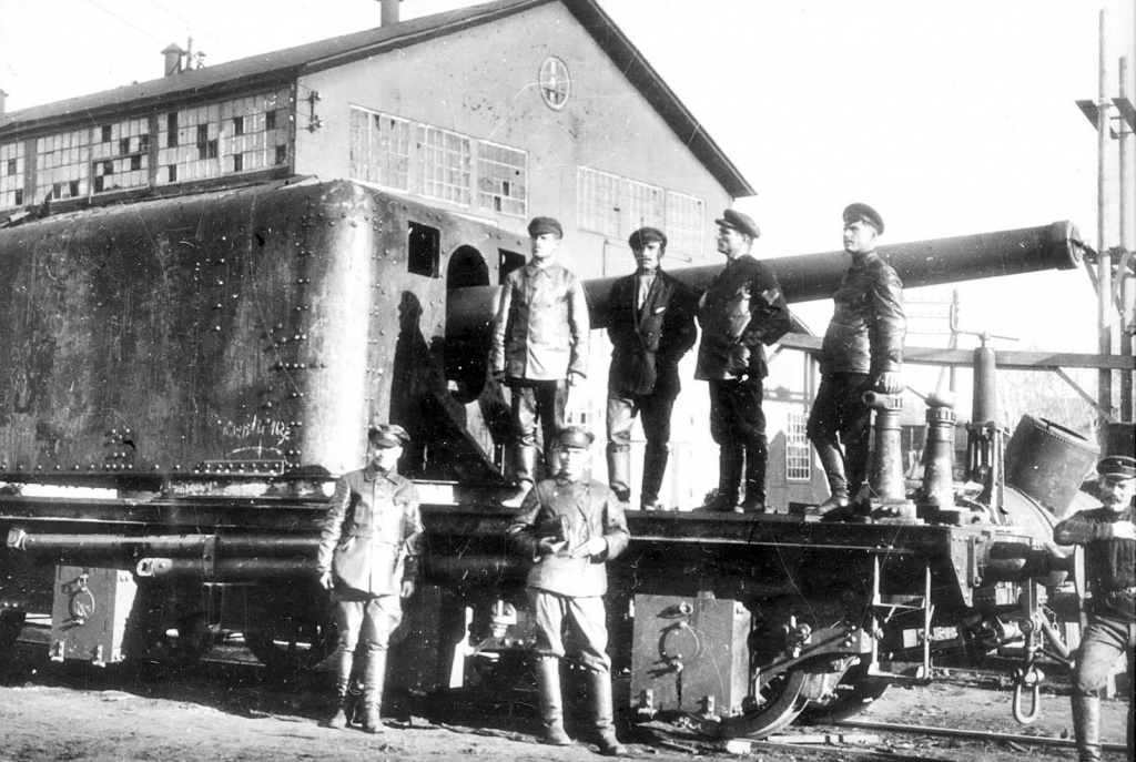 Орудие на броневой платформе, 1918.JPG