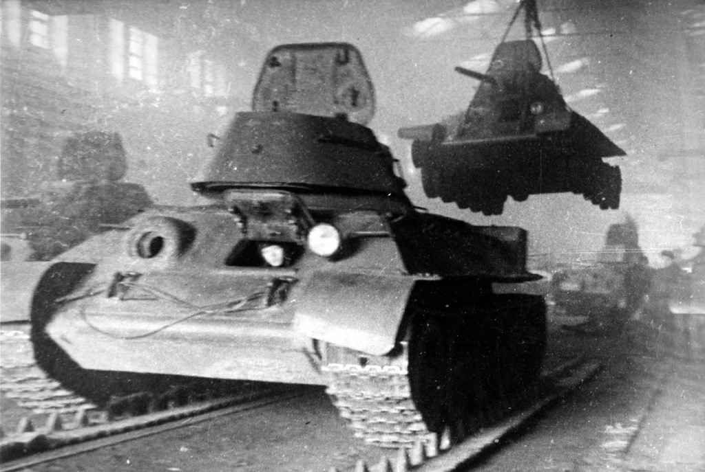 6. В цехе сборки танков.jpg 6. В цехе сборки танков.jpg