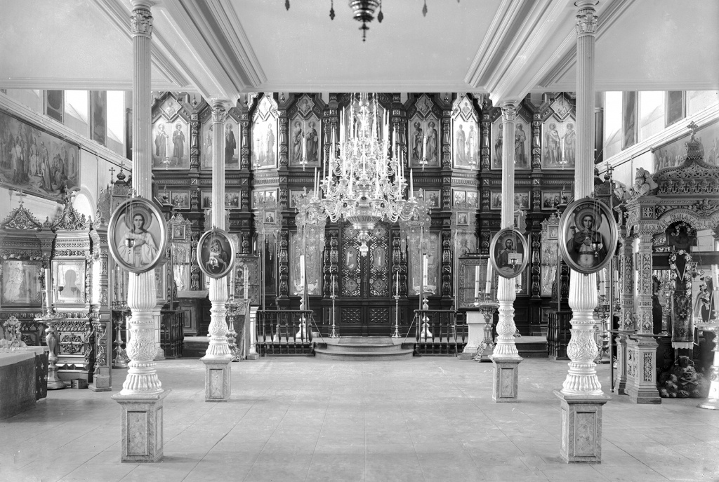 Интерьеры Александро-Невской церкви.jpg Интерьеры Александро-Невской церкви.jpg