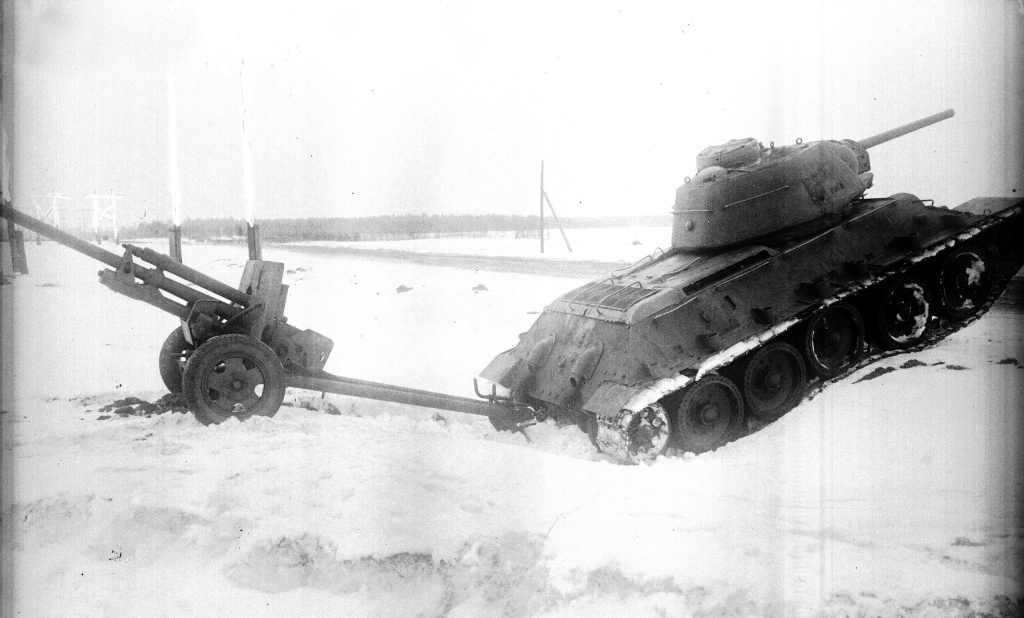 Т-34 с пушкой.jpg Т-34 с пушкой.jpg