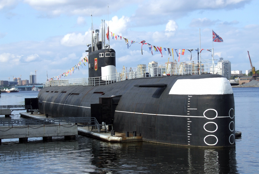 4. СОМ - Музей истории ВМФ (вид с улицы).JPG