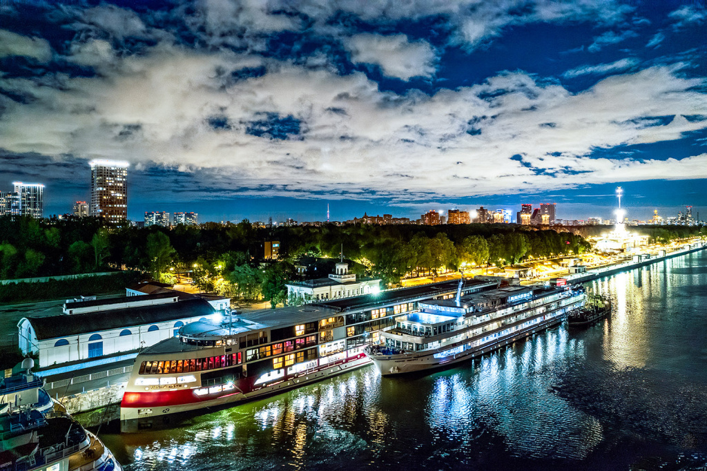 Канал имени Москвы, Водораздельный бьеф, Химкинское водохранилище.jpg Канал имени Москвы, Водораздельный бьеф, Химкинское водохранилище.jpg