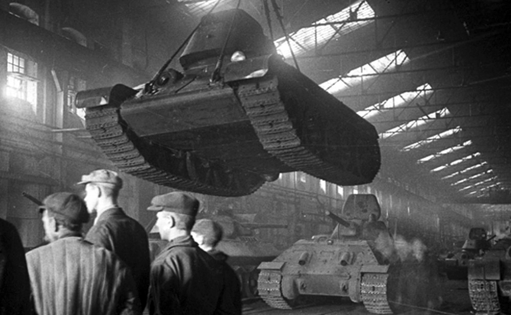 В цехе сборки танков Т-34-76.jpg В цехе сборки танков Т-34-76.jpg