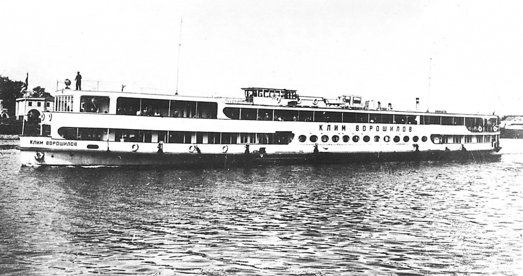 1. Теплоход Клим Ворошилов, 1937.JPG
