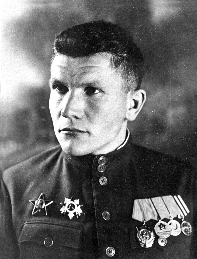 Смеляков Николай Николаевич - начальник тракового цеха в годы войны.jpg Смеляков Николай Николаевич - начальник тракового цеха в годы войны.jpg